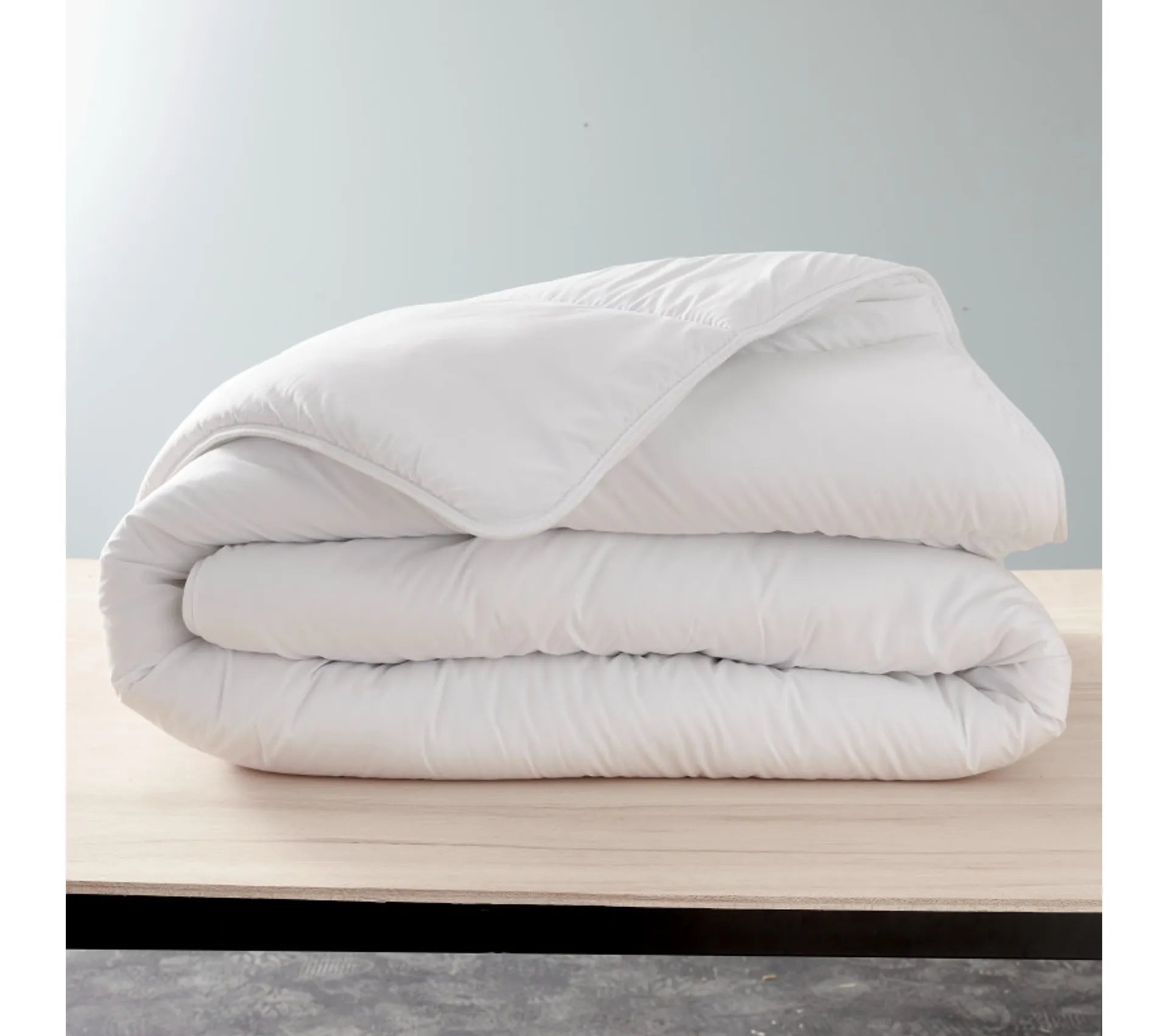 Pack 4 pièces Couette 260 x 240 cm + 2 Oreillers 60 x 60 + Polochon 160 Gamme "Douceur" - Traité Anti Acarien Soft & Care