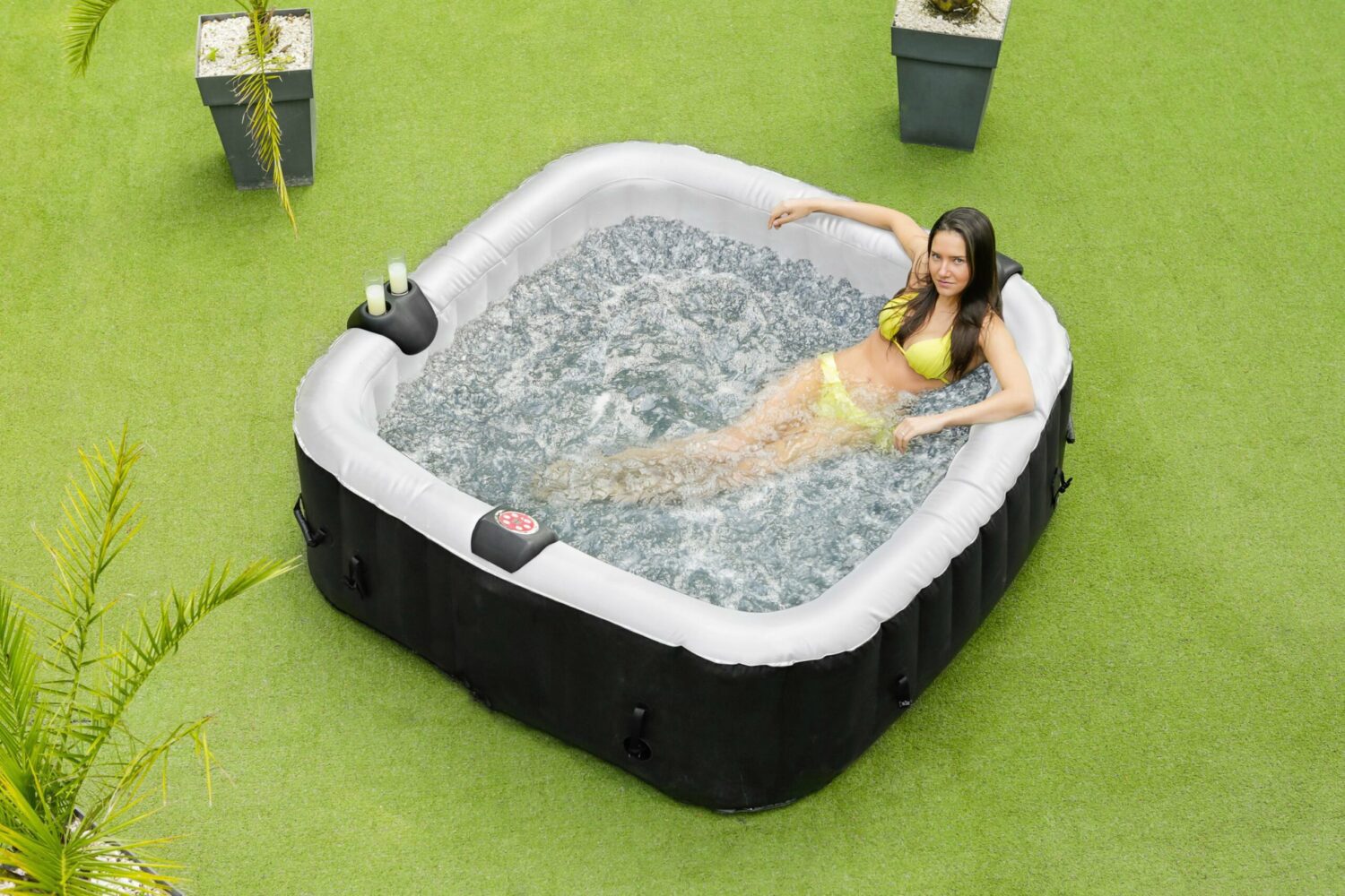 Spa gonflable 6 places carré Dimensions : 185 x 185 cm - Filtre et bâche inclus