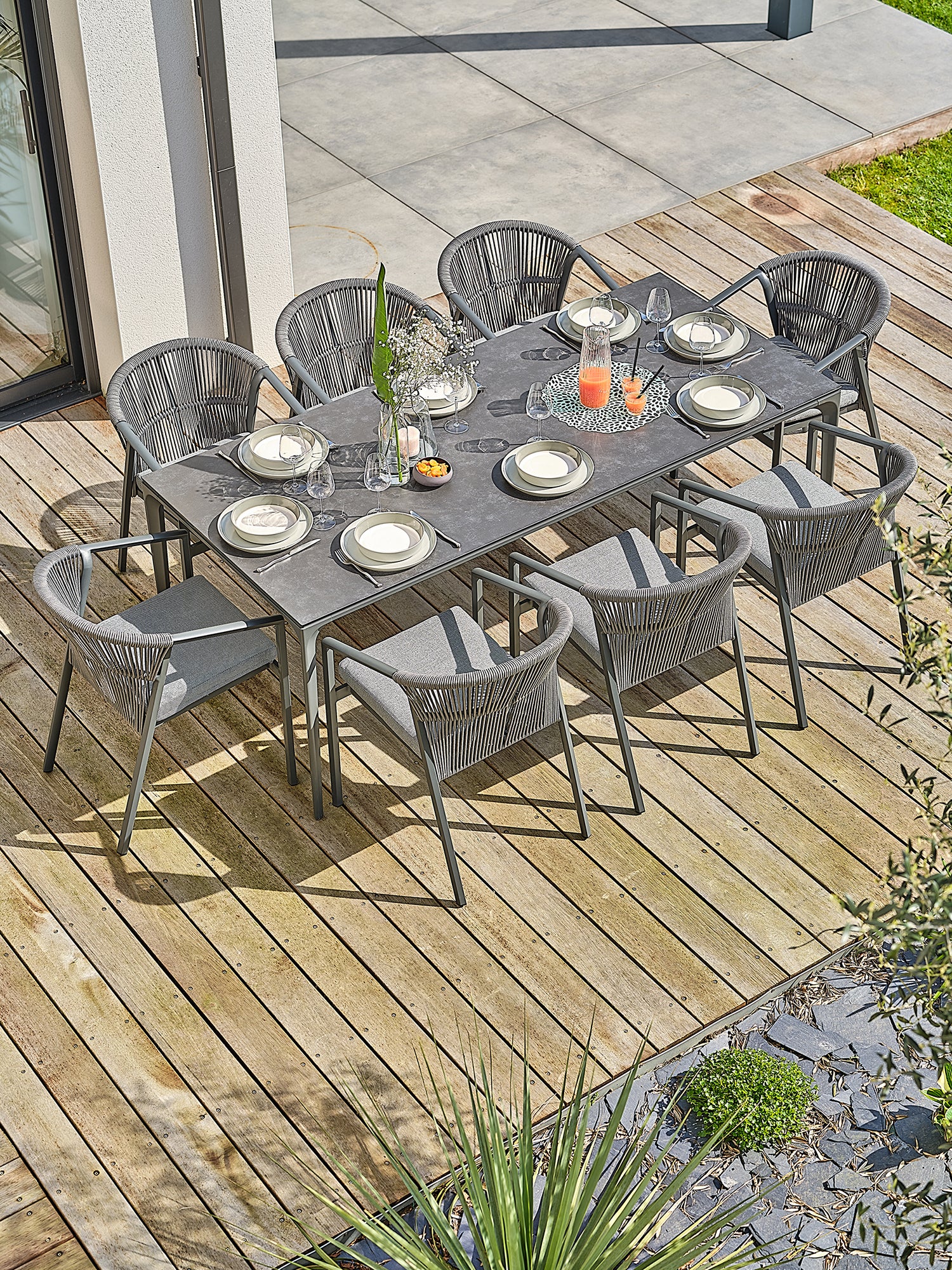 Ensemble repas de jardin Tigua 8 places avec plateau en céramique sur verre - Gris anthracite 200 cm