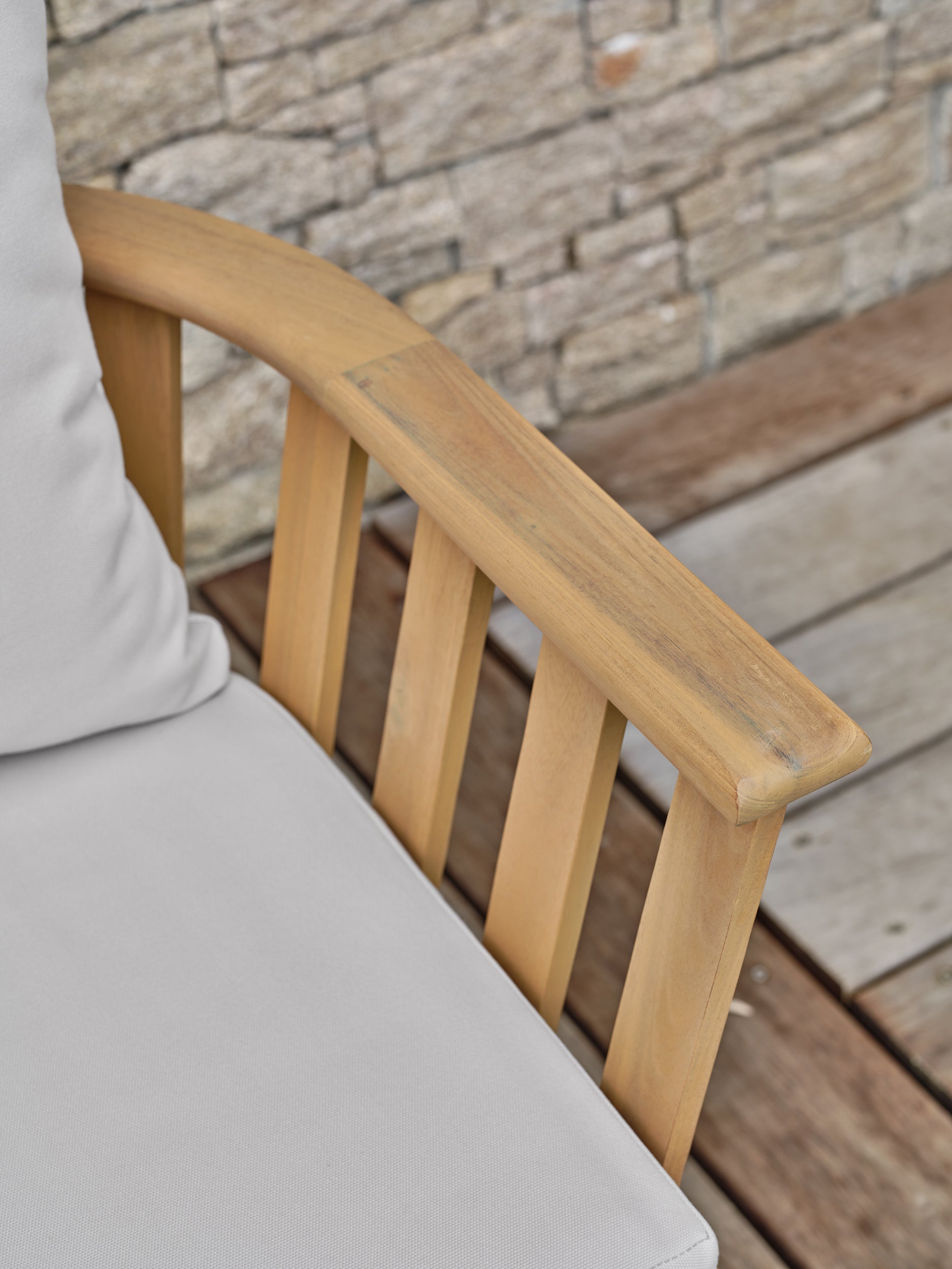 Lot de 2 fauteuils de jardin en acacia LISO avec coussins