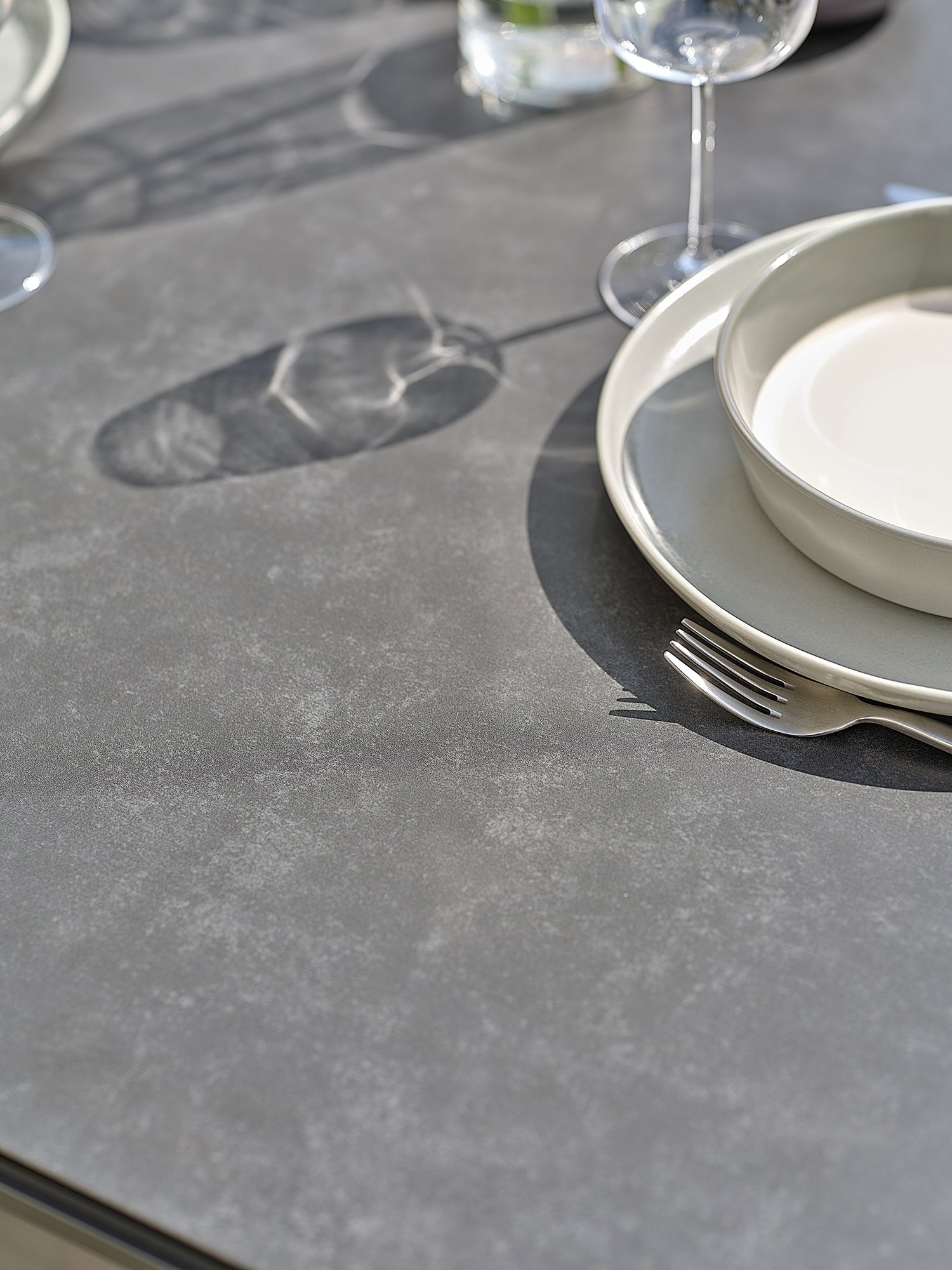 Table de jardin TIGUA avec plateau en céramique sur verre 8 personnes - Gris anthracite 200 cm