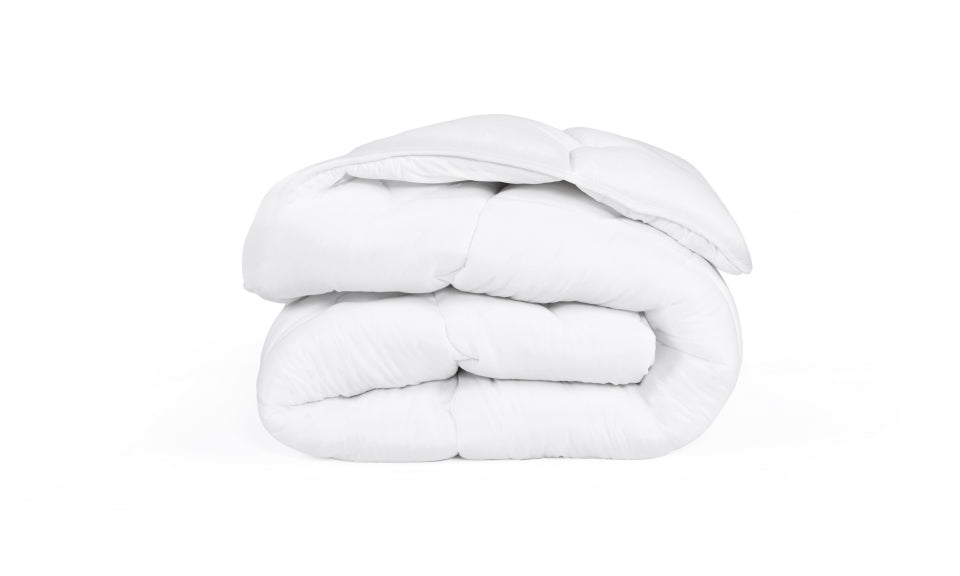 Couette extra chaude blanche 240x260cm anti-acariens - microfibres - 700 g/m2